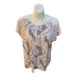 Cato White and Gray Leaf Patterned Tee